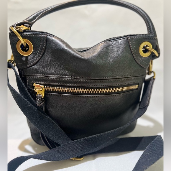 Fossil black leather zippered crossbody with adjustable strap and handle - Picture 1 of 4
